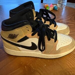 Nike air Jordan High-Top Sneakers in Black and yellow